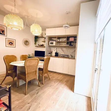 Le Trois Nourrices 纳博讷